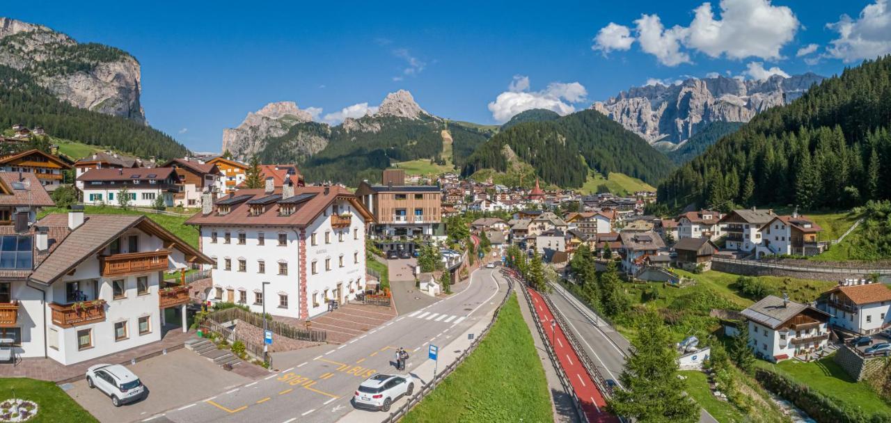 Apartments Restaurant Rusctlea Wolkenstein in Gröden Exterior foto